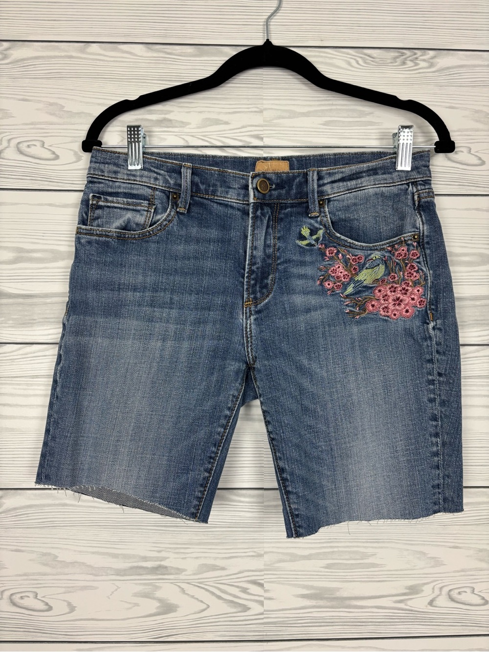 Driftwood Audrey Embroidered Blue Jean Shorts Jorts Size 28